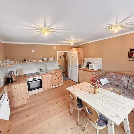 Sonnenplatz Ploninger 公寓 *